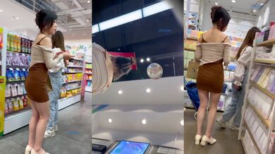 超市跟随偷窥跟闺蜜逛街的漂亮小姐姐 短裙包裹着大屁屁很饱满